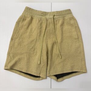 Lululemon At Ease Shorts 7" - Small